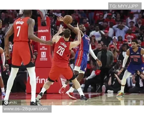 2018年NBA季后赛独行侠与火箭的激烈对决回顾与分析